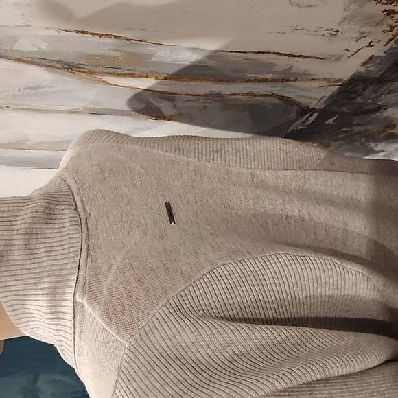 NEW LULULEMON - Picture 8 of 9